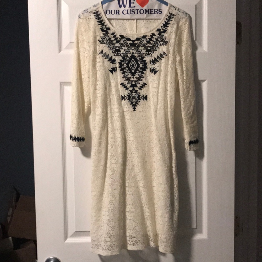NWOT Cream lace dress long sleeve black pattern